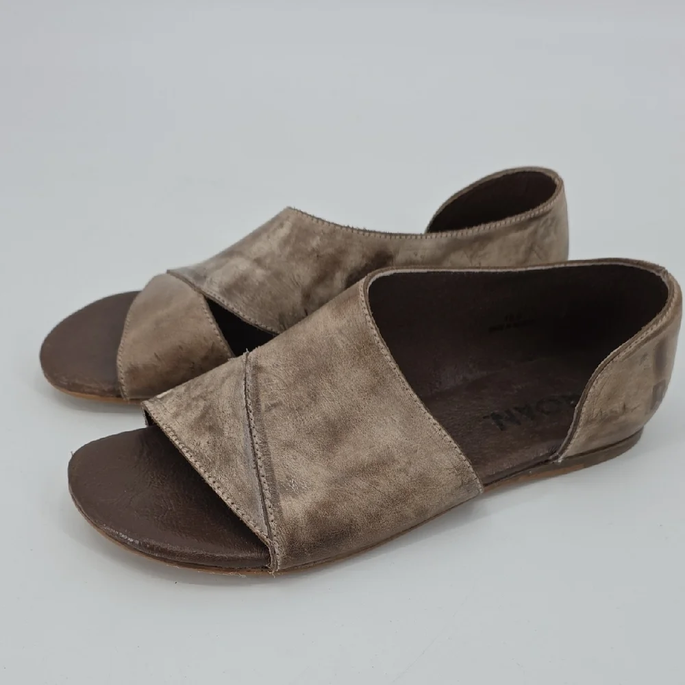 Bedstud Roan Brown Minimalist Sandals with Asymmetrical Design Size 10.